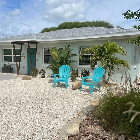 Endless Summer Beach House Steps To Beach, Shopping & Popular Restaurants